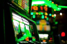 8888 gaming ကာစီနို Myanmar Online Casino Mobile Phone ဖြင့် Baccarat Blackjack ကစားနေသောမြင်ကွင်း